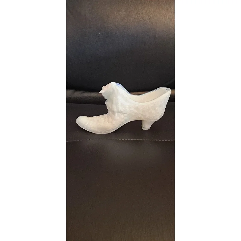 Boyd's Milkglass Cat Head Slipper‎ 6